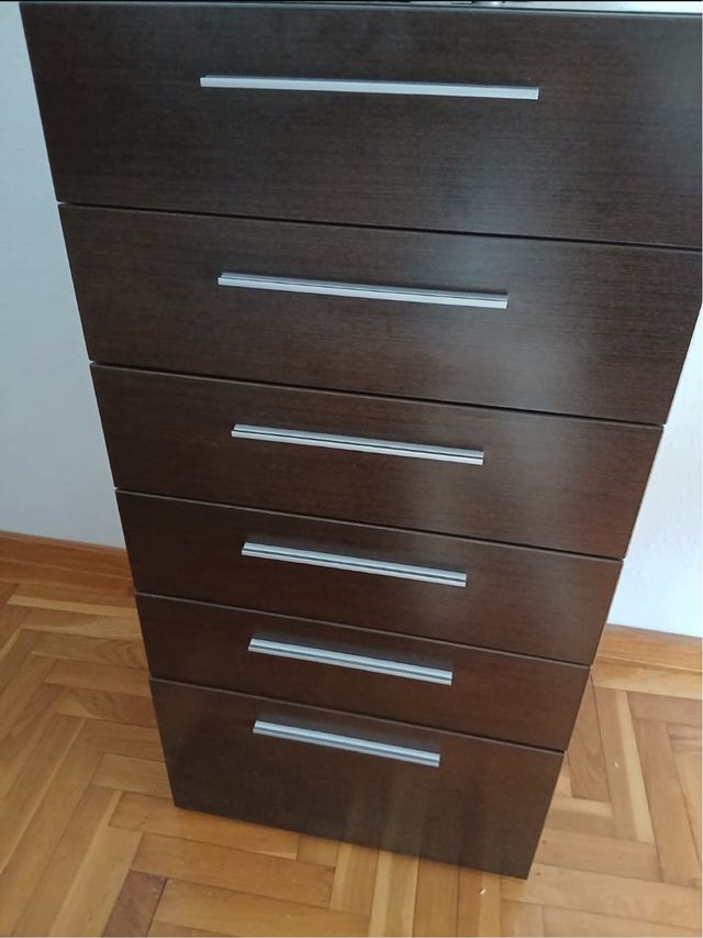 Sinfonier de madera marrón