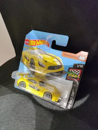 Hot Wheels '16 Mercedes-AMG GT3 Amarillo