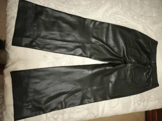 Pantalón efecto piel negro