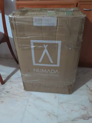 Caja Numada con ropa de segunda mano