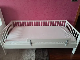 Cama infantil/juvenil IKEA + colchón + seguridad