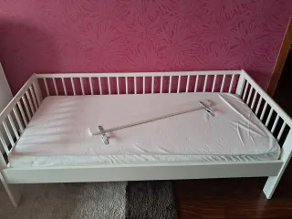 Cama infantil/juvenil IKEA + colchón + seguridad