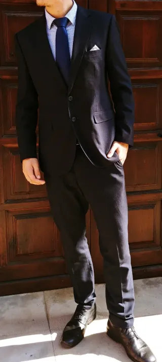 Traje Under Blue Azul Marino Talla XL Slim Fit.