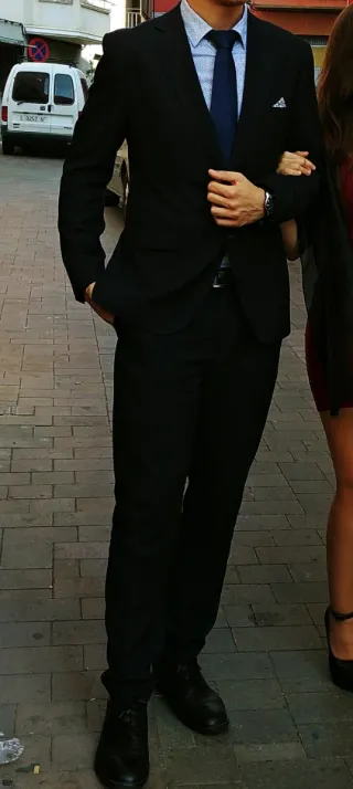 Traje Under Blue Azul Marino Talla XL Slim Fit.