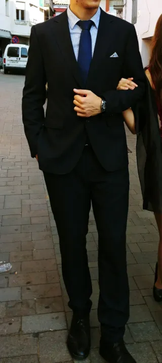 Traje Under Blue Azul Marino Talla XL Slim Fit.