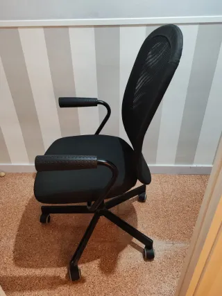 Silla de oficina ergonómica negra
