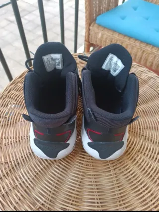 Zapatillas Jordan Max Aura 4 Negro/Rojo