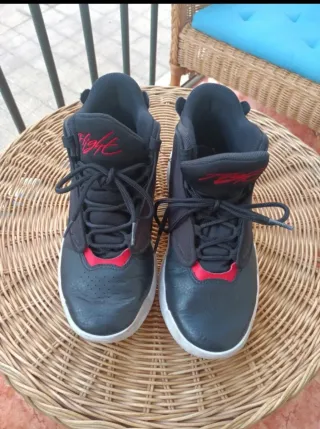 Zapatillas Jordan Max Aura 4 Negro/Rojo