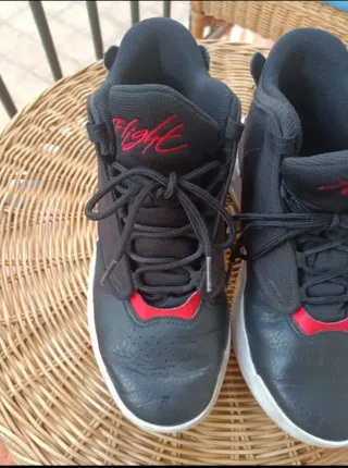 Zapatillas Jordan Max Aura 4 Negro/Rojo