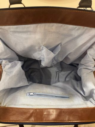 Bolso de viaje o colegio con mapa