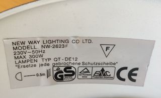 Lámpara de pie halógena negra y dorada