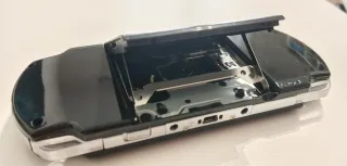 PSP Sony Nera (senza batteria/caricabatterie)