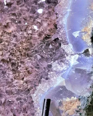 Grande drusa quarzo ametista bordata calcedonio