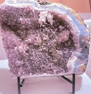 Grande drusa quarzo ametista bordata calcedonio