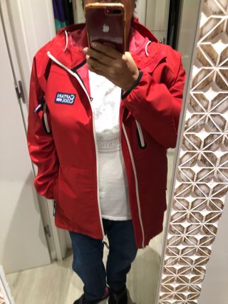 Parka náutica roja y blanca