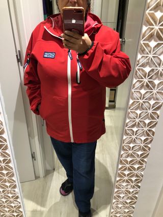 Parka náutica roja y blanca