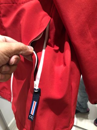 Parka náutica roja y blanca