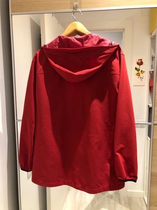 Parka náutica roja y blanca