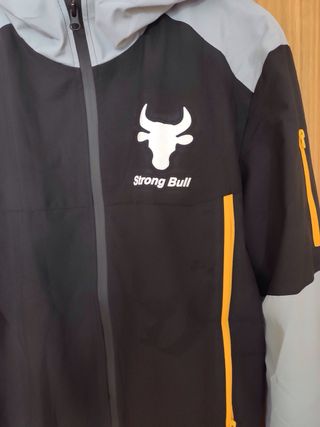 Chubasquero Strong Bull Negro y Gris