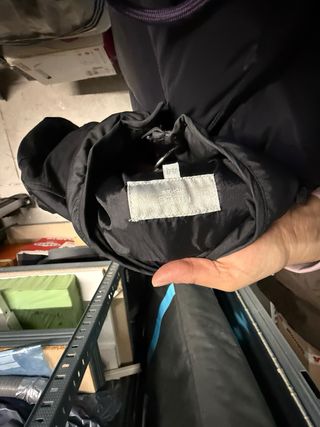 Abrigo acolchado tres cuartos negro