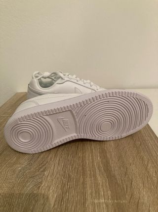 Zapatillas Nike Blancas talla US 9