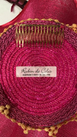 Tocado de boda con plumas usado una sola vez.