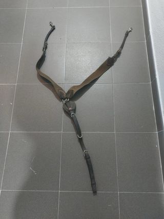 Pechopetral de cuero para caballo