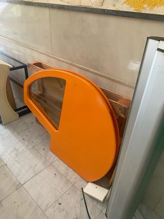Vitrina expositora naranja
