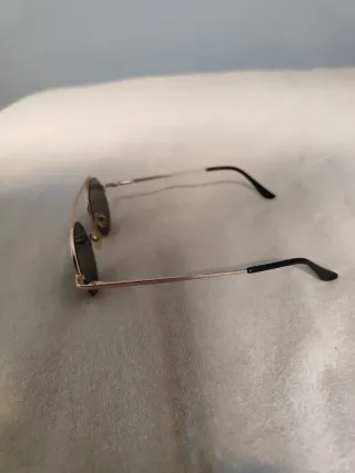 Gafas de sol redondas doradas y grises