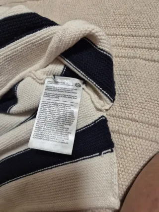 Blusa de rayas con estrellas bordadas