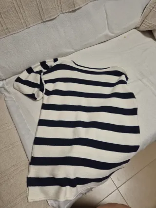 Blusa de rayas con estrellas bordadas