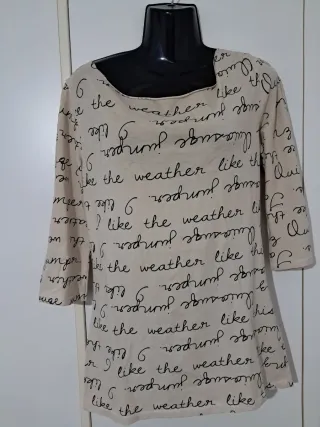 Maglia leggera beige con scritte