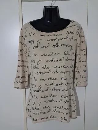Maglia leggera beige con scritte