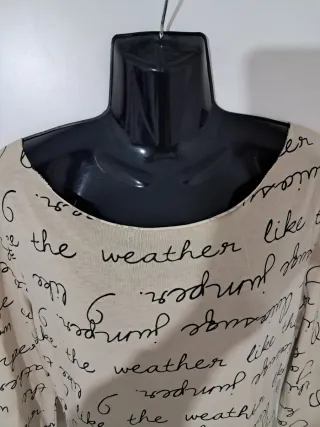 Maglia leggera beige con scritte