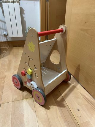 Andador infantil madera
