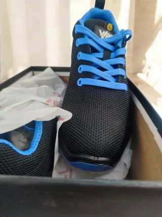 Zapatillas de protección negras y azules.Talla 39