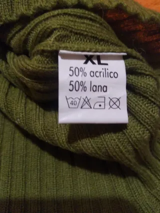 Jersey CAYENA sin mangas cuello alto verde oliva