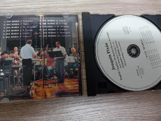 2 CDs de Navidad Nuestra Navidad y Ave María