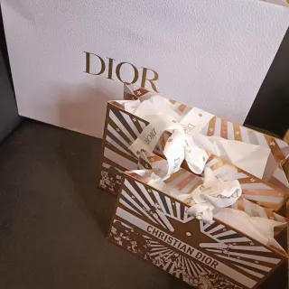 Bolsa de regalo Dior dorada y blanca