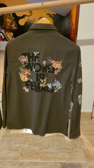 Chaqueta militar Bershka bordada M