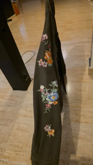 Chaqueta militar Bershka bordada M