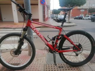 Bicicleta de Montaña Trek Fuel Roja
