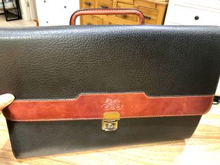 Cartera-maletín de piel negra y marrón