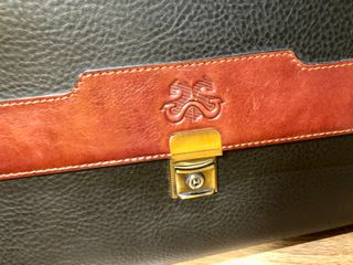 Cartera-maletín de piel negra y marrón