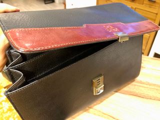 Cartera-maletín de piel negra y marrón