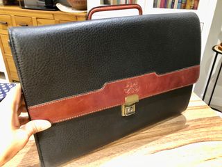 Cartera-maletín de piel negra y marrón