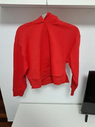 Sudadera roja de chica