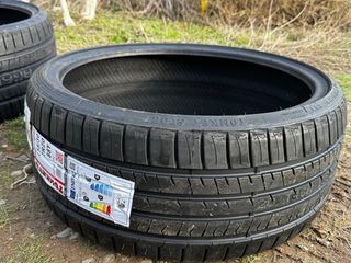 Neumáticos 235/30/20