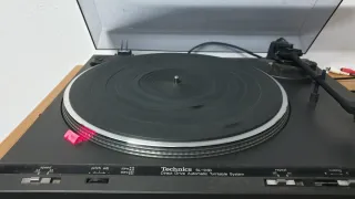 Tocadiscos Technics SL-D30 + aguja de repuesto.