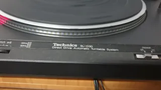 Tocadiscos Technics SL-D30 + aguja de repuesto.